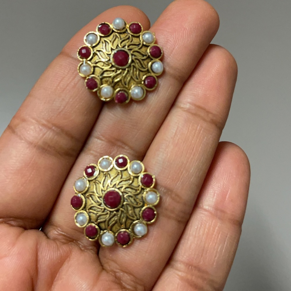 Studs - Picture 9 of 9